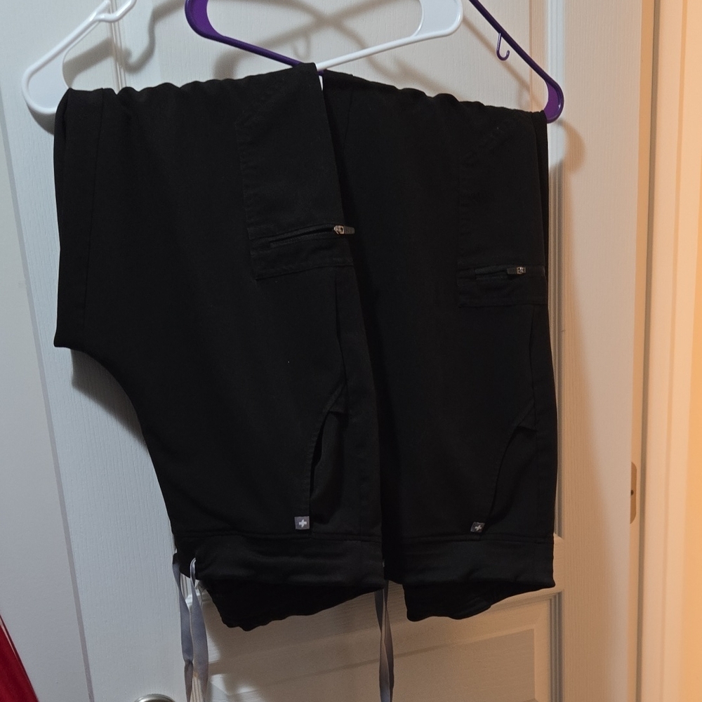 Figs Black Women's Cargo Shorts